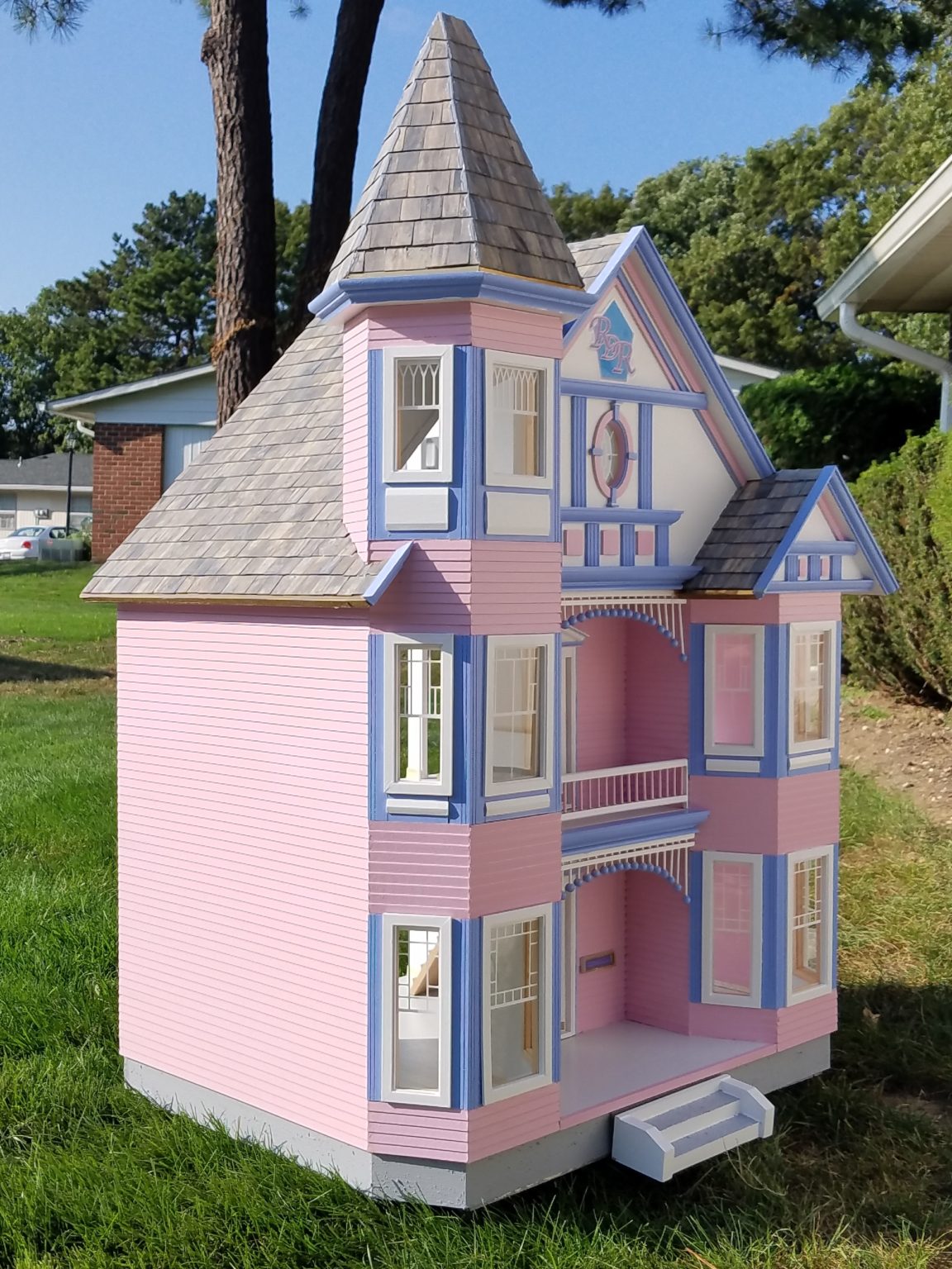 Raquel’s “Victorian Painted Lady” or Poppy builds a dollhouse | abm ...